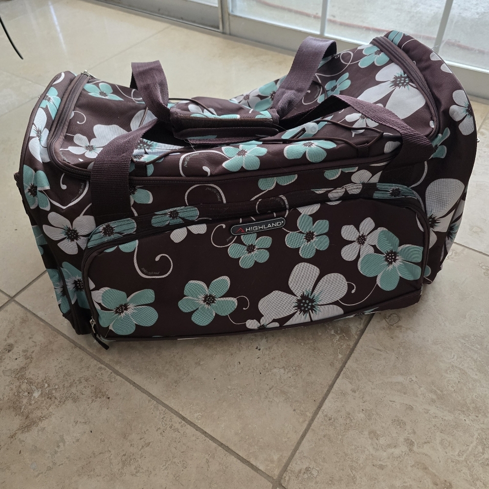 Pacific Coast Highland Women's Medium Travel Duffel Bag